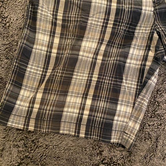IZOD Men’s Plaid Shorts - Picture 2 of 14